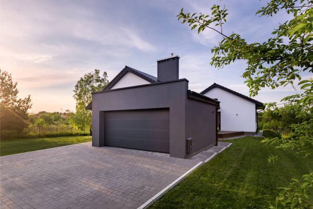 istock Family house with garage 814663450