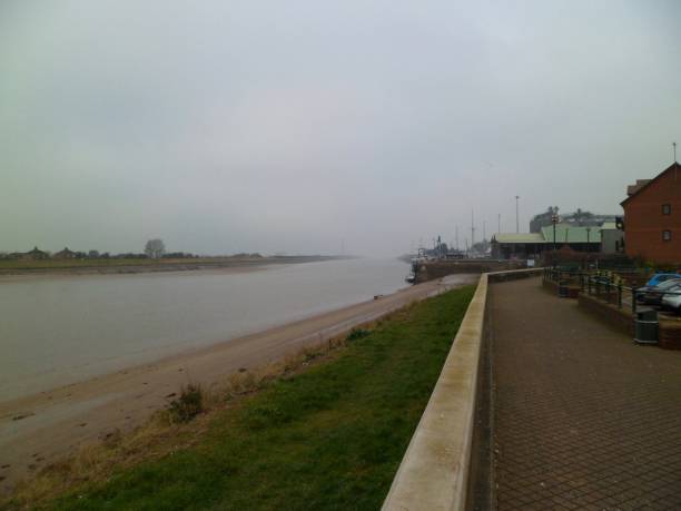 istock Wide & Slow River - Great Ouse, King's Lynn 814698088