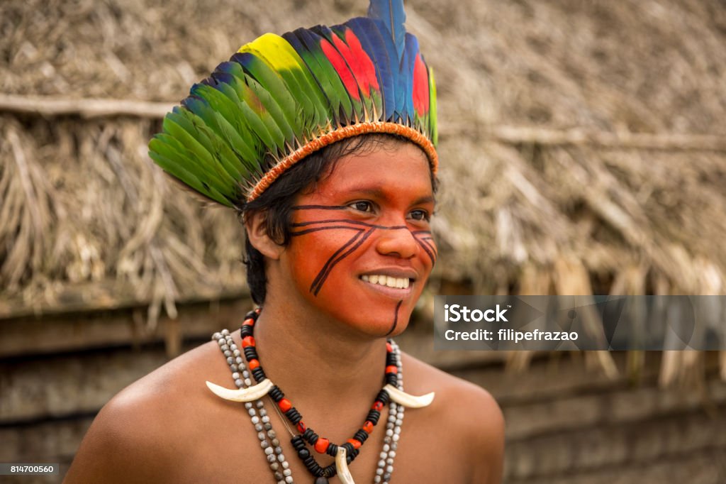 Homem brasileiro nativo da tribo de Tupi Guarani no Brasil (Indio) - Foto de stock de Tribo Norte-Americana royalty-free