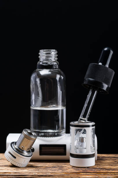 istock Set of items for an e-cigarette in disassembled form on a table 814780620