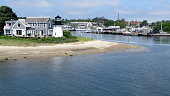 hyannis-harbor-und-leuchtturm.jpg?b=1&s=170x170&k=20&c=Mh2HZgDz3m2DlYH50C1v2GMBNgQI_FDg9pDMmx7cQgA=