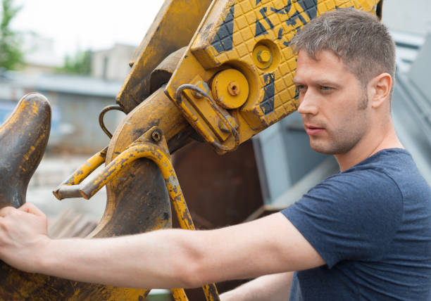 istock Male worker fastening mobile crane hook. 814790654