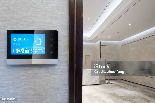Smartscreen An Wand Mit Rezeption Stockfoto und mehr Bilder von Hotel - Hotel, Technologie, Automatisiert