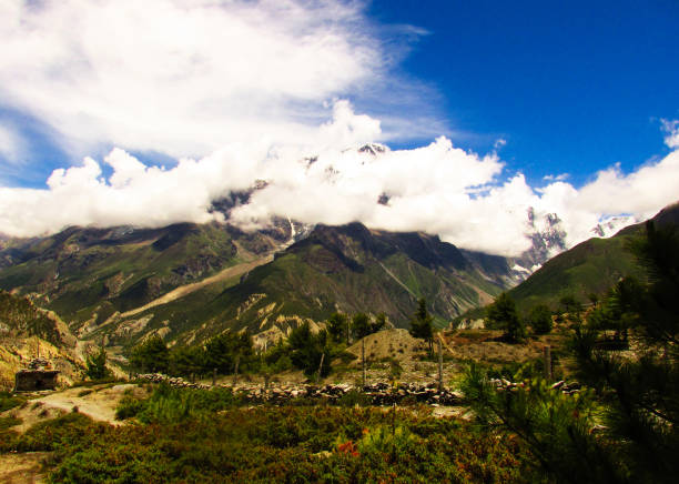 istock treking around Annapurna circuit 814894578