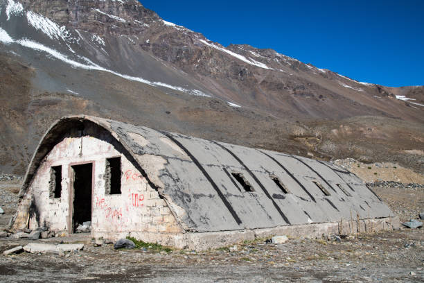 istock Abandoned camp en Embalse el Yeso 814989172