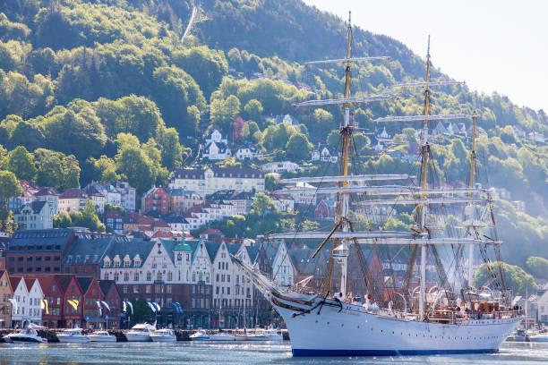 segelschiff im hafen von bergen in norwegen - bark stock-fotos und bilder