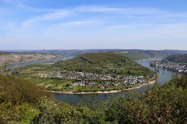 istock Famous „Rheinschleife“ (sinuosity) near Boppard 815031774