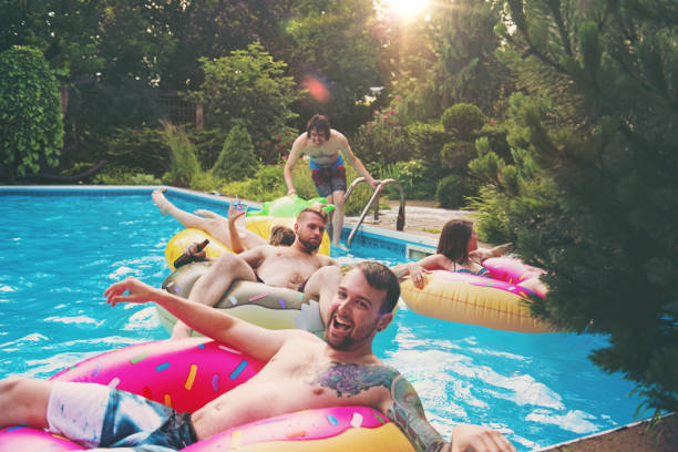istock Friends during a summer day 815042672