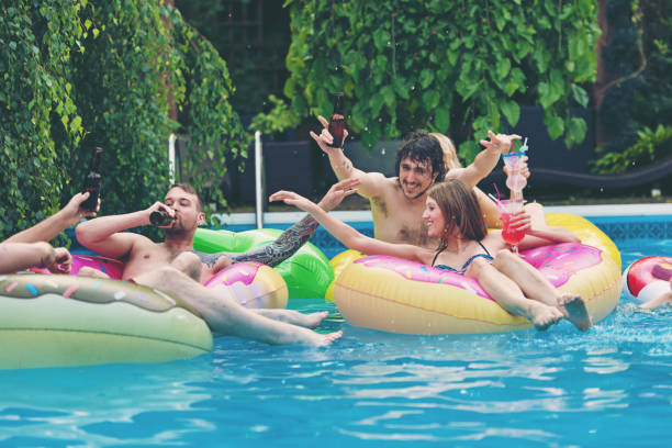 istock Friends during a summer day 815065602