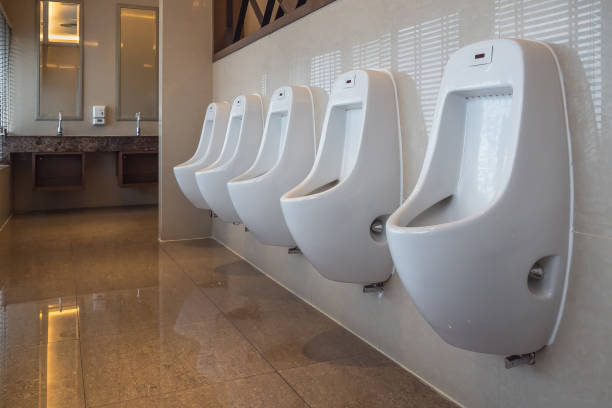 row of urinal in male restroom - toilet public restroom bathroom flushing imagens e fotografias de stock