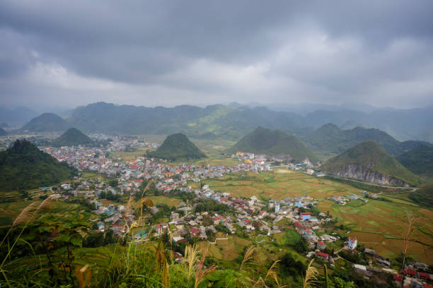 горный вьетнам - bac ha стоковые фото и изображения