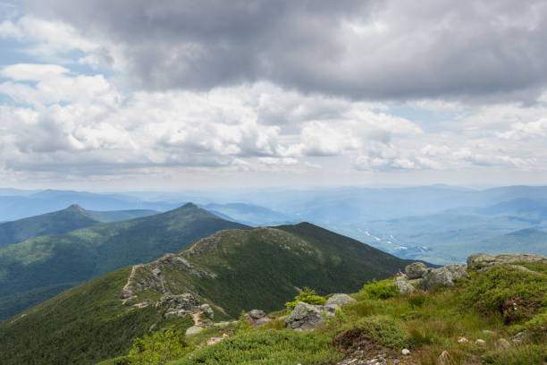 Franconia Ridge Trail in New Hampshire Views from the Franconia Ridge Trail in New Hampshire’s White Mountains franconia new hampshire stock pictures, royalty-free photos & images