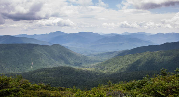 New Hampshire Mountain View View from the Franconia Ridge trail in the White Mountains white mountains new hampshire stock pictures, royalty-free photos & images