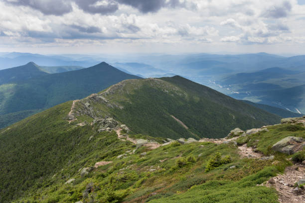 Franconia Ridge Trail in New Hampshire Views from the Franconia Ridge Trail in New Hampshire’s White Mountains franconia new hampshire stock pictures, royalty-free photos & images