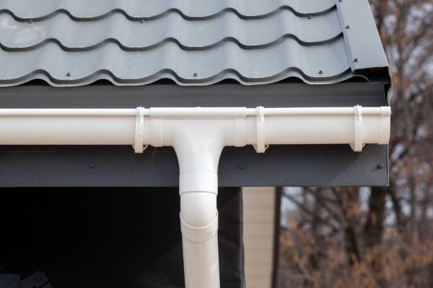 istock SIP panel house construction. New gray metal tile roof with white rain gutter 815318640