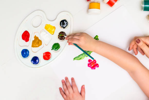 istock Child painting a flower 815349688