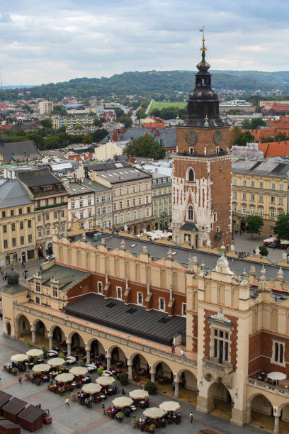 widok z góry na zabytkowe budynki w krakowie. - 7947 zdjęcia i obrazy z banku zdjęć