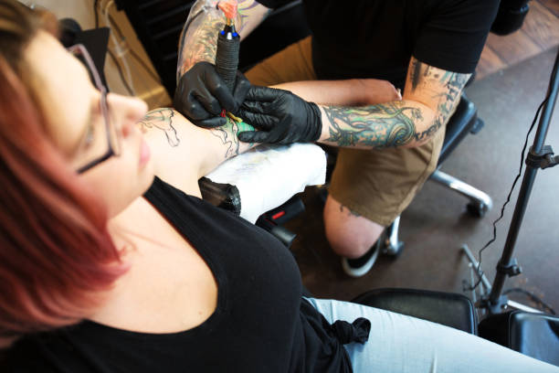 istock Tattoo Artist and Female Customer 815364982