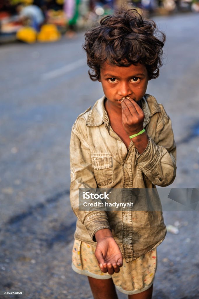Poor Indian Girl Asking For Help Stock Photo - Download Image Now - Child,  Begging - Social Issue, Poverty - iStock