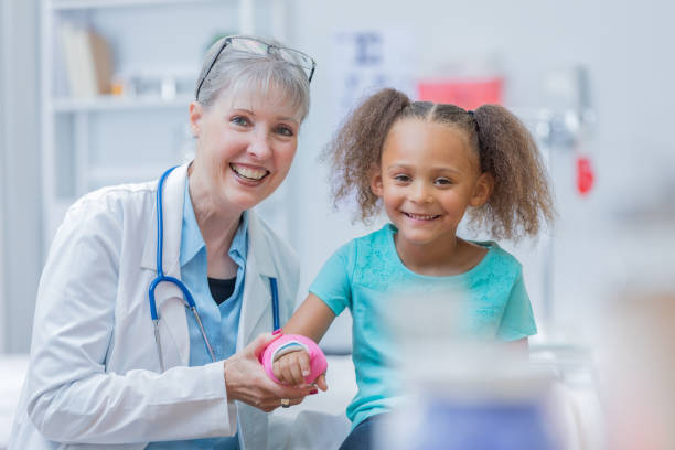 istock Cheerful pediatric orthopedic doctor with young patient 815403698