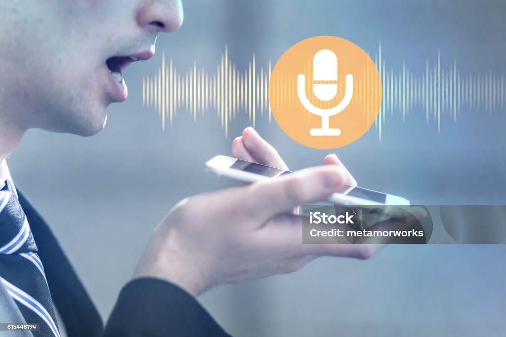 reconnaissance vocale avec téléphone intelligent - Photo de Reconnaissance vocale libre de droits