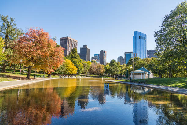 autunno a boston - boston skyline city massachusetts foto e immagini stock