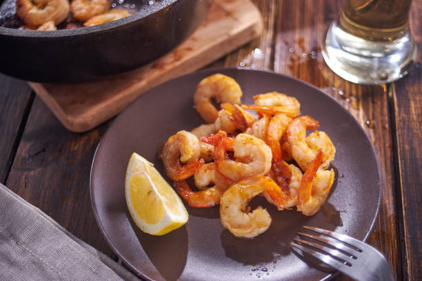 istock Fried shripms and glas of beer for dinner 815870032