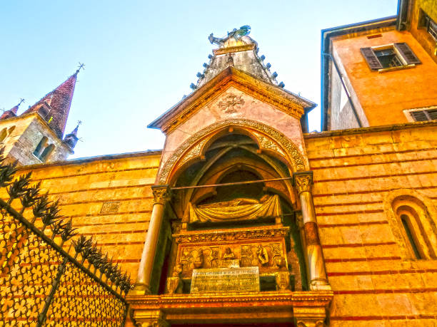 istock Scaligeri arch in Verona, Italy 815873306