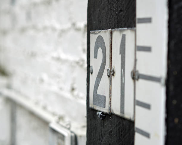 istock 21 feet flood marker 815901426