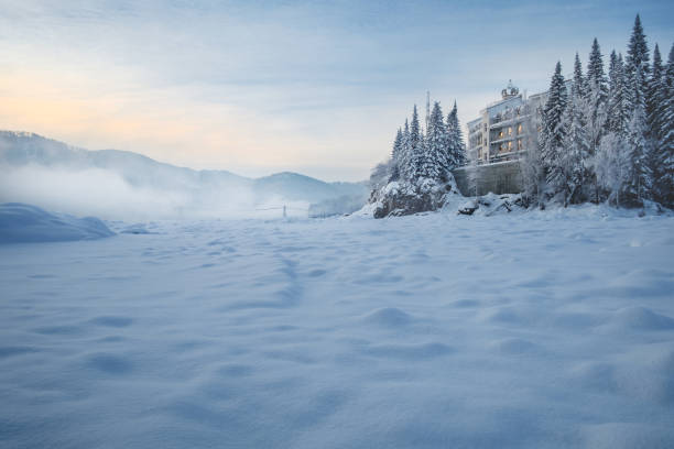 castle on the river - russia river landscape mountain range imagens e fotografias de stock