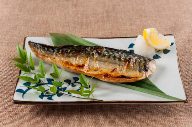 caballa grillada - prepared fish cooked dinner mackerel fotografías e imágenes de stock