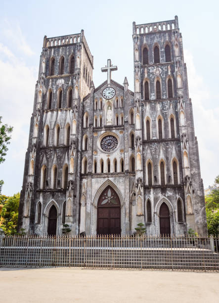 istock Church in Hanoi 816226026