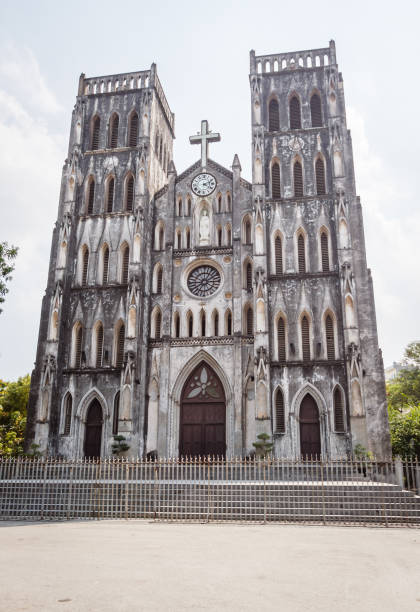 istock Church in Hanoi 816226028