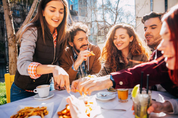 istock Friends at a restaurant 816237506