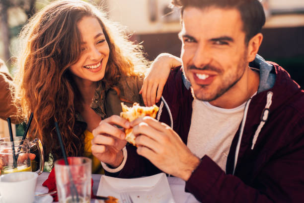 istock Couple at a restaurant 816237508