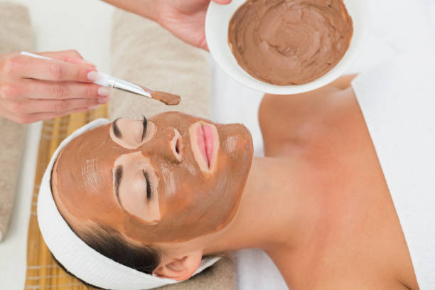 istock Peaceful brunette getting a mud treatment facial 816262788