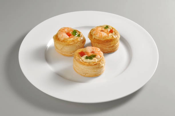 round dish with vol au vent - vol au vent imagens e fotografias de stock