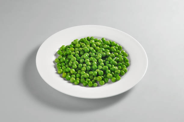 istock Round dish with portion of boiled peas 816273824