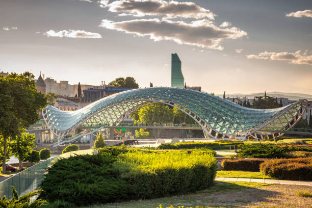 areal weergave van tbilisi - areal stockfoto's en -beelden