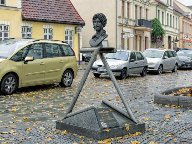 The Chopin Statue is a large bronze statue of Frédéric Chopin that now stands in the upper part of Warsaw's Royal Baths Park aka Łazienki Park, adjacent to Aleje Ujazdowskie (Ujazdów Avenue).\n\n\n
