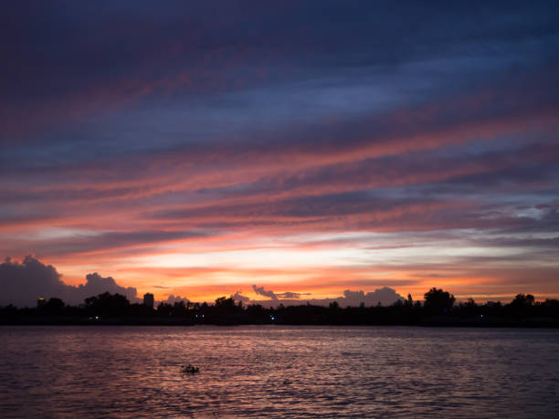 istock Vanila sky , Sunset view from Chao Phraya River ,Bangkok ,Thailand 816386342