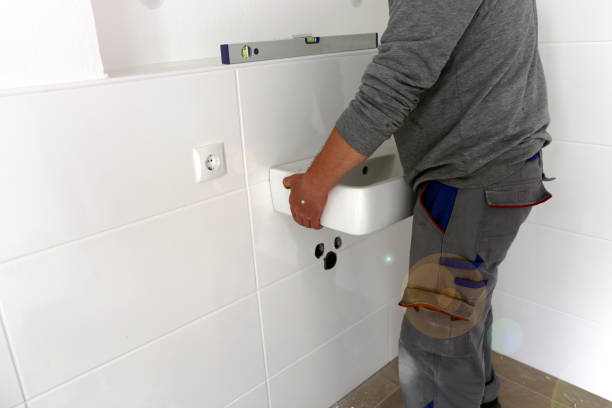istock Mounting a new sink 816386994