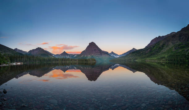 two medicine lake sunrise - lake us glacier national park cloudscape cloud imagens e fotografias de stock