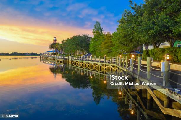 Waterfront Promenade Bei Sonnenuntergang In Den Dörfern Florida Stockfoto und mehr Bilder von Orlando - Florida