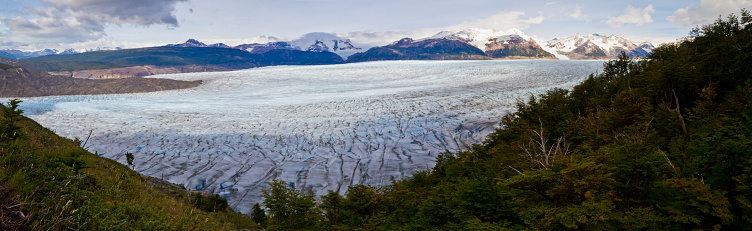 Glacier stretches from left to right with morraines on either side