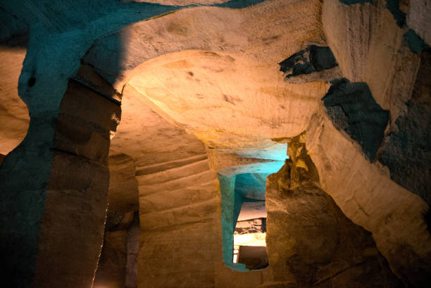 istock Mysterious Cave in China 816728960