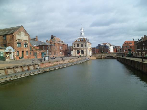 Historic Waterfront & Customs House - King's Lynn Historic waterfront and 17th-century customs house. This beautiful merchant exchange lies next to Purfleet Staithe and served the once influential Hanseatic League port of King's Lynn, Norfolk, England, UK. kings lynn stock pictures, royalty-free photos & images