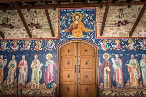 innen meteora kloster - church indoors inside of monastery stock-fotos und bilder