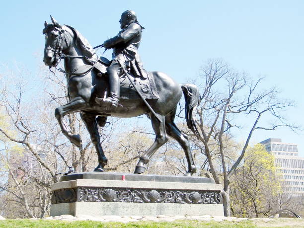 istock Toronto Edward VII statue April 2010 816975920
