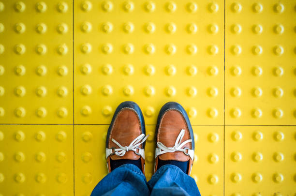 Shoes walking on outdoor non-slip floor tiles, non-slip floor tiles for kitchen or bathroom